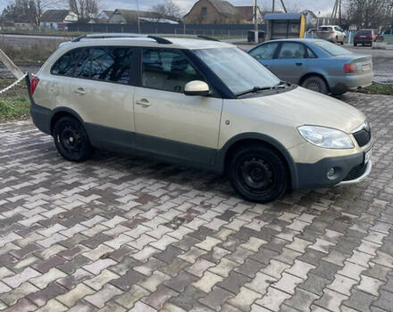 Желтый Шкода Фабия, объемом двигателя 1.6 л и пробегом 194 тыс. км за 6600 $, фото 8 на Automoto.ua