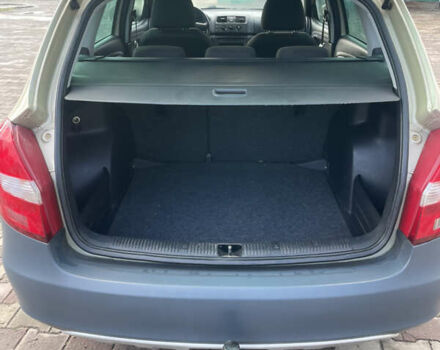 Желтый Шкода Фабия, объемом двигателя 1.6 л и пробегом 194 тыс. км за 6600 $, фото 13 на Automoto.ua