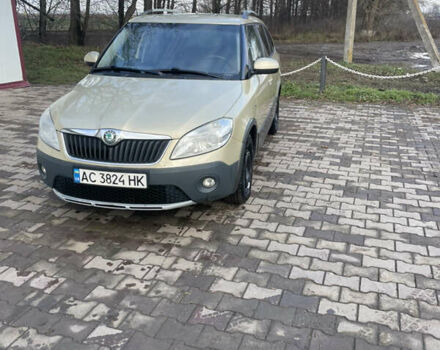 Желтый Шкода Фабия, объемом двигателя 1.6 л и пробегом 194 тыс. км за 6600 $, фото 3 на Automoto.ua