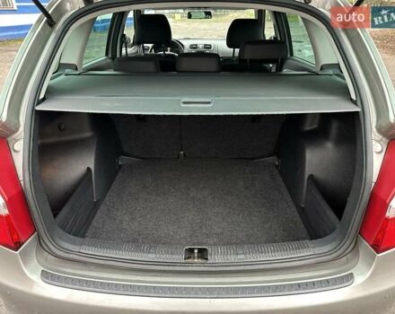 Желтый Шкода Фабия, объемом двигателя 1.2 л и пробегом 200 тыс. км за 7500 $, фото 24 на Automoto.ua