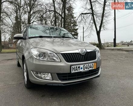 Желтый Шкода Фабия, объемом двигателя 1.2 л и пробегом 200 тыс. км за 7500 $, фото 5 на Automoto.ua