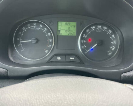 Желтый Шкода Фабия, объемом двигателя 1.6 л и пробегом 194 тыс. км за 6600 $, фото 16 на Automoto.ua