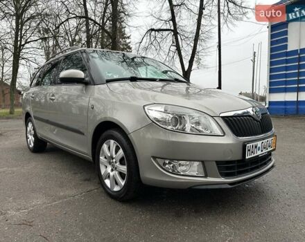 Желтый Шкода Фабия, объемом двигателя 1.2 л и пробегом 200 тыс. км за 7500 $, фото 6 на Automoto.ua