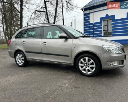 Желтый Шкода Фабия, объемом двигателя 1.2 л и пробегом 200 тыс. км за 7500 $, фото 7 на Automoto.ua