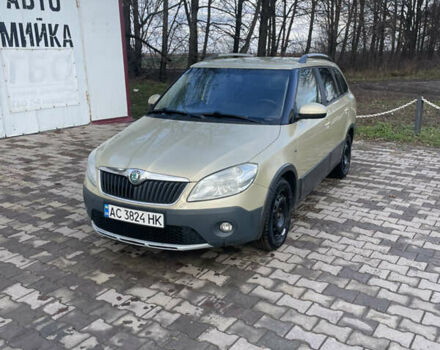 Желтый Шкода Фабия, объемом двигателя 1.6 л и пробегом 194 тыс. км за 6600 $, фото 6 на Automoto.ua