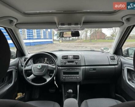 Желтый Шкода Фабия, объемом двигателя 1.2 л и пробегом 200 тыс. км за 7500 $, фото 30 на Automoto.ua