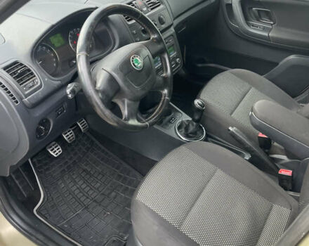 Желтый Шкода Фабия, объемом двигателя 1.6 л и пробегом 194 тыс. км за 6600 $, фото 15 на Automoto.ua