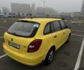 Желтый Шкода Фабия, объемом двигателя 1.2 л и пробегом 312 тыс. км за 2500 $, фото 1 на Automoto.ua