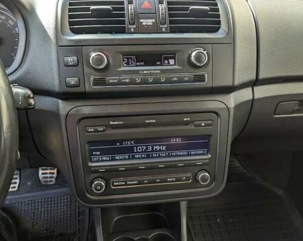 Желтый Шкода Фабия, объемом двигателя 1.6 л и пробегом 207 тыс. км за 7700 $, фото 6 на Automoto.ua