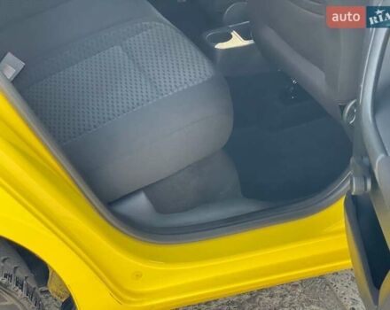 Желтый Шкода Фабия, объемом двигателя 1.2 л и пробегом 169 тыс. км за 7999 $, фото 35 на Automoto.ua