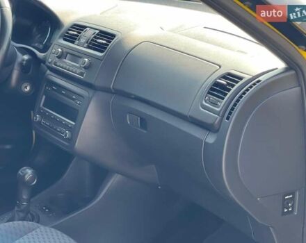 Желтый Шкода Фабия, объемом двигателя 1.2 л и пробегом 169 тыс. км за 7999 $, фото 38 на Automoto.ua