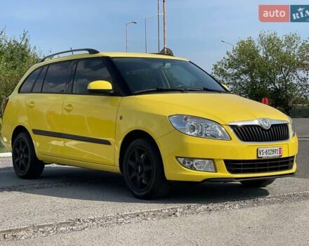 Желтый Шкода Фабия, объемом двигателя 1.2 л и пробегом 169 тыс. км за 7999 $, фото 2 на Automoto.ua