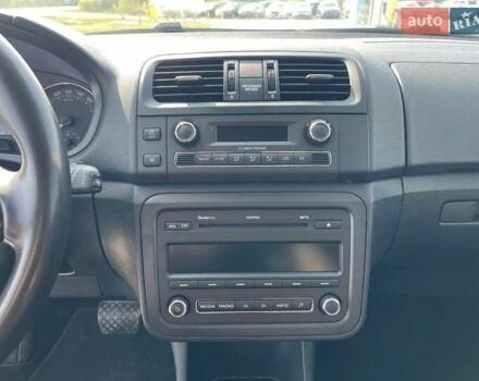 Желтый Шкода Фабия, объемом двигателя 1.2 л и пробегом 169 тыс. км за 7999 $, фото 16 на Automoto.ua