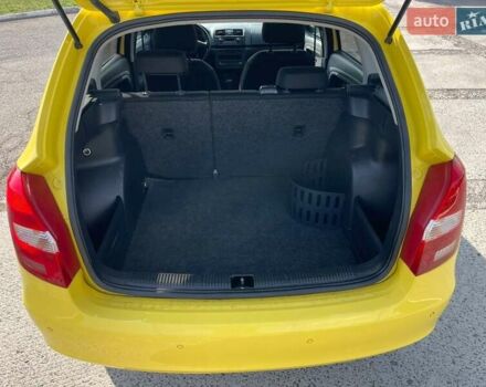 Желтый Шкода Фабия, объемом двигателя 1.2 л и пробегом 169 тыс. км за 7999 $, фото 6 на Automoto.ua