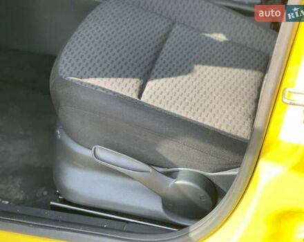 Желтый Шкода Фабия, объемом двигателя 1.2 л и пробегом 169 тыс. км за 7999 $, фото 19 на Automoto.ua