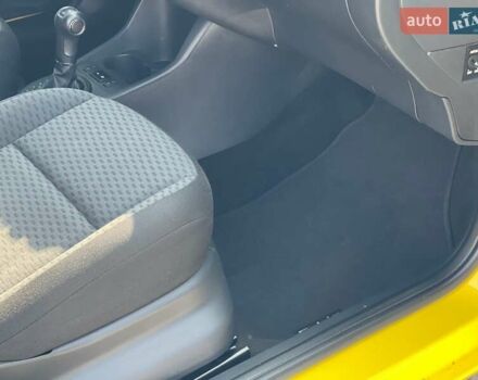 Желтый Шкода Фабия, объемом двигателя 1.2 л и пробегом 169 тыс. км за 7999 $, фото 37 на Automoto.ua