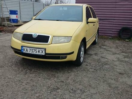 Желтый Шкода Фабия, объемом двигателя 1.4 л и пробегом 208 тыс. км за 3100 $, фото 1 на Automoto.ua