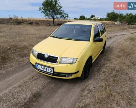 Желтый Шкода Фабия, объемом двигателя 1.4 л и пробегом 209 тыс. км за 4200 $, фото 1 на Automoto.ua