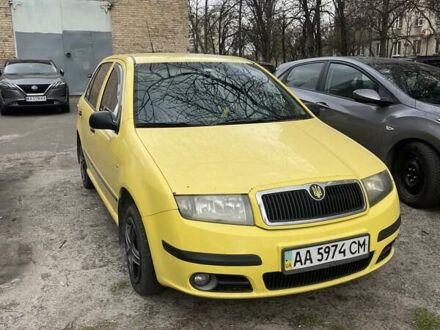 Желтый Шкода Фабия, объемом двигателя 1.2 л и пробегом 308 тыс. км за 3500 $, фото 1 на Automoto.ua
