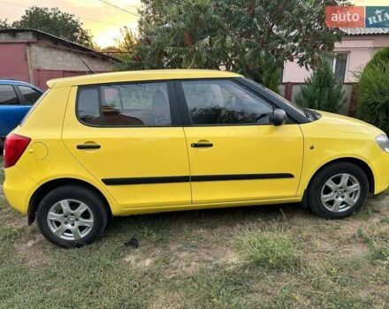 Желтый Шкода Фабия, объемом двигателя 1.2 л и пробегом 170 тыс. км за 4700 $, фото 1 на Automoto.ua