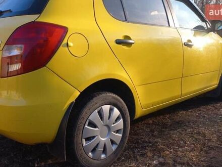 Шкода Фабія 2008 у Мене на Automoto.ua Жовтий Шкода Фабія, об'ємом двигуна 1.2 л та пробігом 278 тис. км за 3400 $, фото 1 на Automoto.ua