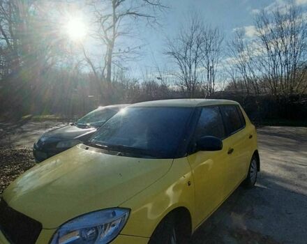 Желтый Шкода Фабия, объемом двигателя 1.2 л и пробегом 203 тыс. км за 4500 $, фото 1 на Automoto.ua