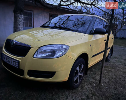 Жовтий Шкода Фабія, об'ємом двигуна 1.2 л та пробігом 160 тис. км за 4500 $, фото 1 на Automoto.ua