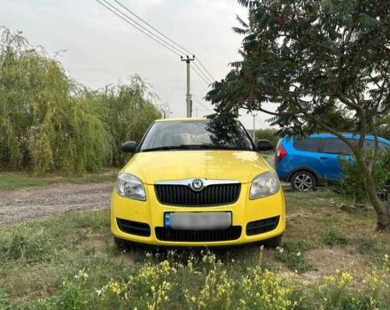 Желтый Шкода Фабия, объемом двигателя 1.2 л и пробегом 170 тыс. км за 4700 $, фото 1 на Automoto.ua
