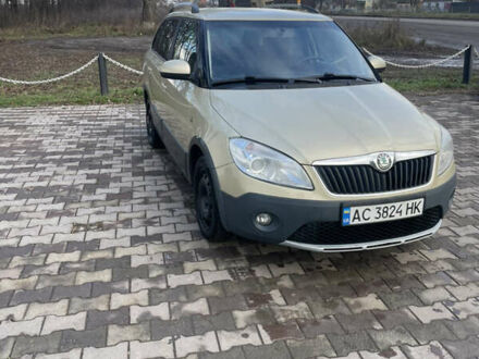 Желтый Шкода Фабия, объемом двигателя 1.6 л и пробегом 194 тыс. км за 6600 $, фото 1 на Automoto.ua