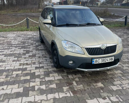 Желтый Шкода Фабия, объемом двигателя 1.6 л и пробегом 194 тыс. км за 6600 $, фото 1 на Automoto.ua