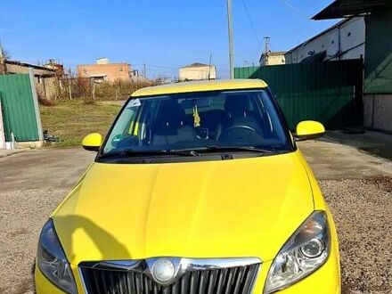 Желтый Шкода Фабия, объемом двигателя 1.2 л и пробегом 163 тыс. км за 5500 $, фото 1 на Automoto.ua