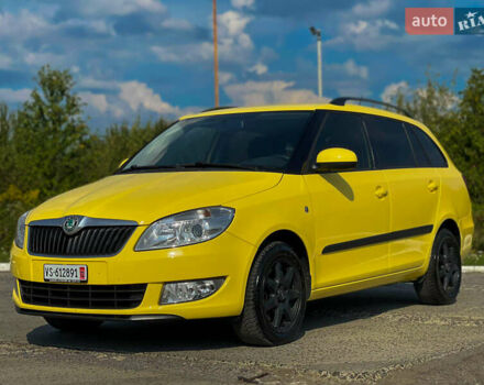 Желтый Шкода Фабия, объемом двигателя 1.2 л и пробегом 169 тыс. км за 7999 $, фото 1 на Automoto.ua