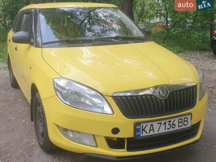 Шкода Фабия 2013 в Киеве на Automoto.ua Желтый Шкода Фабия, объемом двигателя 1.2 л и пробегом 180 тыс. км за 4300 $, фото 1 на Automoto.ua