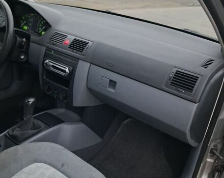 Серый Шкода Фабия, объемом двигателя 1.4 л и пробегом 150 тыс. км за 3800 $, фото 7 на Automoto.ua