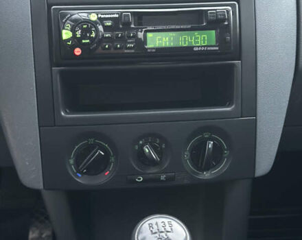 Серый Шкода Фабия, объемом двигателя 1.4 л и пробегом 158 тыс. км за 2999 $, фото 10 на Automoto.ua