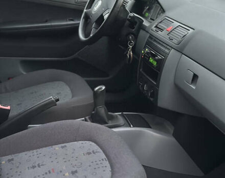 Серый Шкода Фабия, объемом двигателя 1.4 л и пробегом 158 тыс. км за 2999 $, фото 7 на Automoto.ua