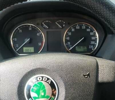 Сірий Шкода Фабія, об'ємом двигуна 1.9 л та пробігом 200 тис. км за 2950 $, фото 7 на Automoto.ua