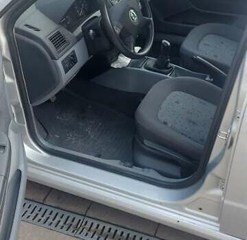 Серый Шкода Фабия, объемом двигателя 1.39 л и пробегом 158 тыс. км за 2350 $, фото 4 на Automoto.ua