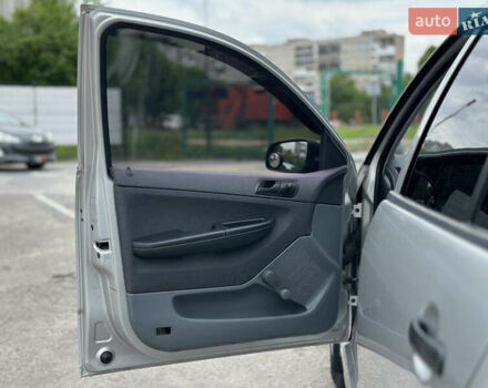 Серый Шкода Фабия, объемом двигателя 1.4 л и пробегом 182 тыс. км за 3900 $, фото 30 на Automoto.ua