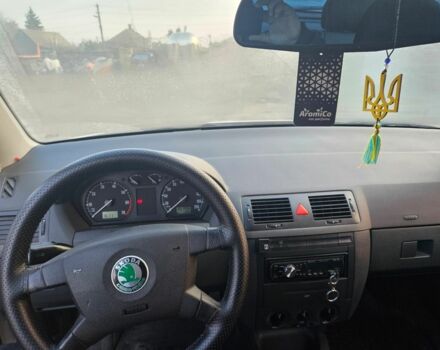 Серый Шкода Фабия, объемом двигателя 1.4 л и пробегом 361 тыс. км за 3300 $, фото 3 на Automoto.ua