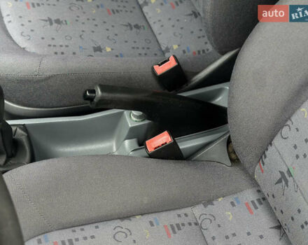 Серый Шкода Фабия, объемом двигателя 1.4 л и пробегом 182 тыс. км за 3900 $, фото 43 на Automoto.ua