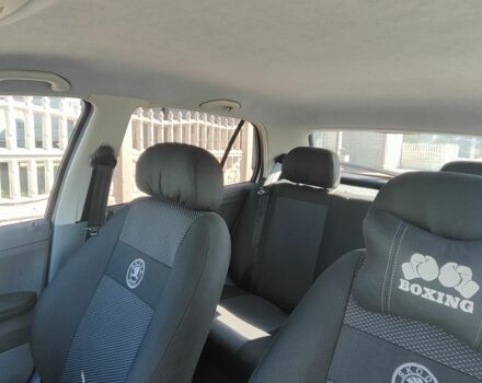 Серый Шкода Фабия, объемом двигателя 1.4 л и пробегом 201 тыс. км за 3400 $, фото 7 на Automoto.ua