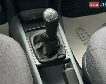 Серый Шкода Фабия, объемом двигателя 1.4 л и пробегом 182 тыс. км за 3900 $, фото 42 на Automoto.ua