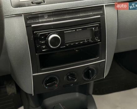 Серый Шкода Фабия, объемом двигателя 1.4 л и пробегом 182 тыс. км за 3900 $, фото 41 на Automoto.ua