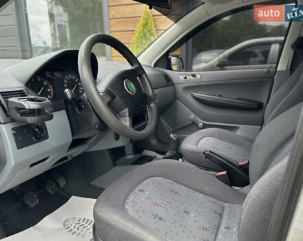 Серый Шкода Фабия, объемом двигателя 1.4 л и пробегом 182 тыс. км за 3900 $, фото 33 на Automoto.ua