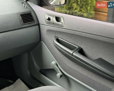 Серый Шкода Фабия, объемом двигателя 1.4 л и пробегом 182 тыс. км за 3900 $, фото 44 на Automoto.ua