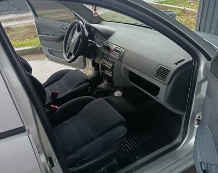 Серый Шкода Фабия, объемом двигателя 1.39 л и пробегом 289 тыс. км за 2800 $, фото 2 на Automoto.ua