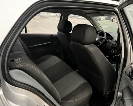 Серый Шкода Фабия, объемом двигателя 1.4 л и пробегом 307 тыс. км за 3000 $, фото 5 на Automoto.ua