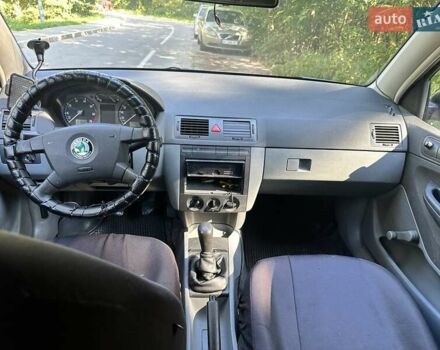 Сірий Шкода Фабія, об'ємом двигуна 1.2 л та пробігом 244 тис. км за 3100 $, фото 4 на Automoto.ua