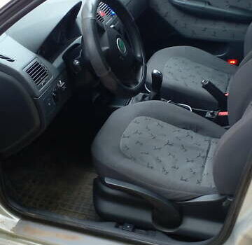 Сірий Шкода Фабія, об'ємом двигуна 1.2 л та пробігом 348 тис. км за 3500 $, фото 4 на Automoto.ua